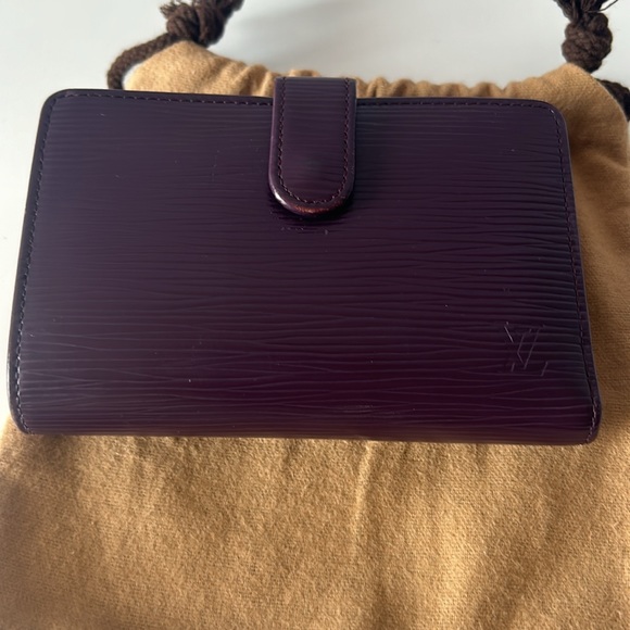Louis Vuitton Epi Kisslock Wallet - Picture 2 of 9